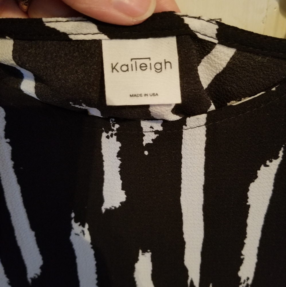 Kaileigh Black and White Blouse - Picture 2 of 4